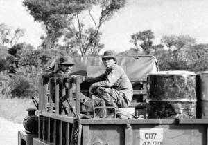 cubans-to-cuito Soldados cubanos sobre un camión de abastecimiento en la carretera Menongue-Cuito Cuanavale, 1988 (Foto tomada del blog HavanaLuanda)